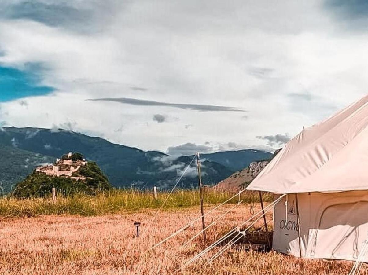 Lodg'Ing Secret Camp Ariege Hotel Lordat Bagian luar foto